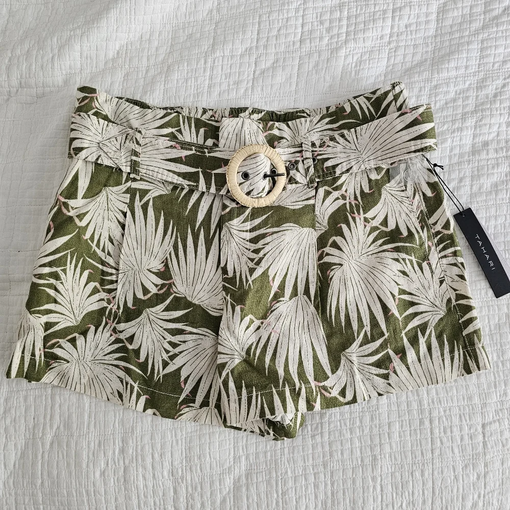 Tahari NWT Linen Palms High Rise Shorts L